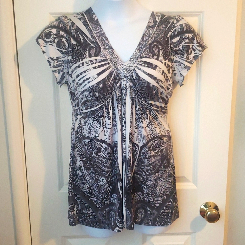 One world Women's size Large flutter sleeve top